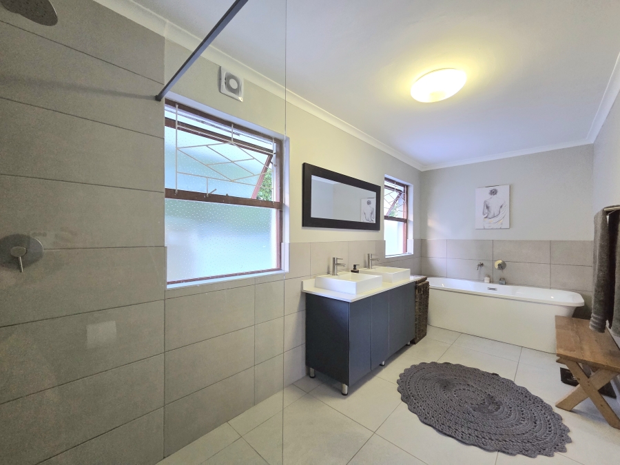 5 Bedroom Property for Sale in Eversdal Western Cape